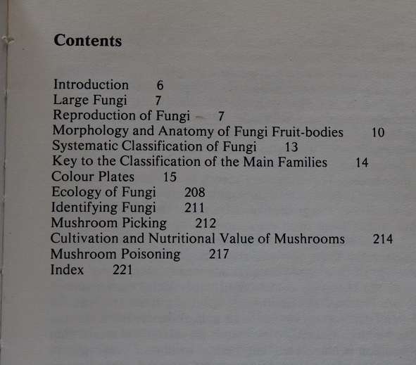 Mushrooms and Fungi Hamlyn colour guides