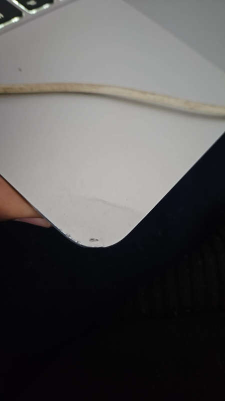 Macbook Air 2017 has dings