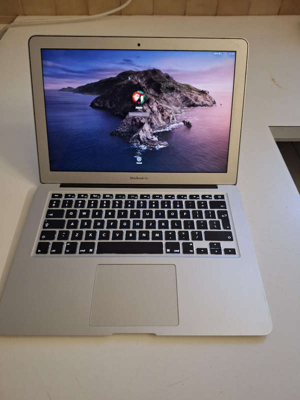 Macbook Air 13,3 i5 A1466 in grea condition