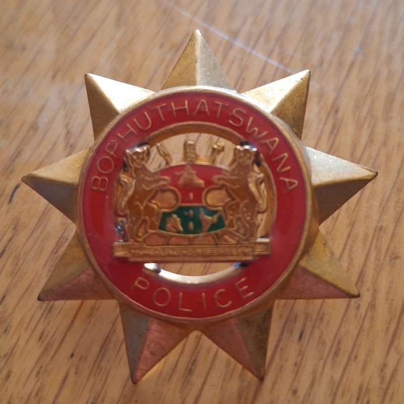 BOPHUTHATSWANA POLICE  CAP BADGE -   SCREWS INTACT