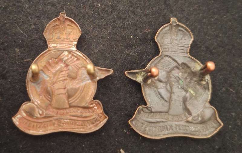 WW2 - Q SERVICES COLLAR BADGES