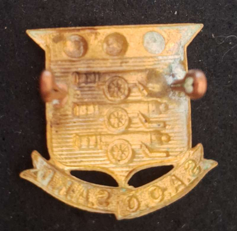 WW2 - SA ORDNANCE CORPS GILDING CAP BADGE - LUGS INTACT
