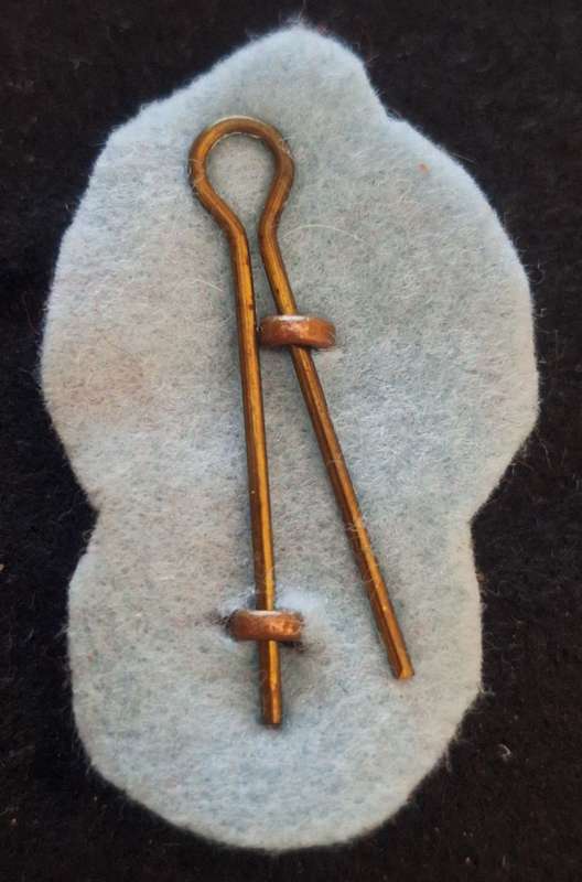 SADF GILDING ANTI AIRCRAFT BERET/COLLAR BADGE - LUGS INTACT