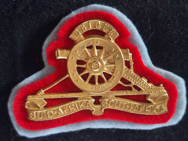 SADF GILDING ARTILLERY CAP BADGE - SHORTENED SCREWS