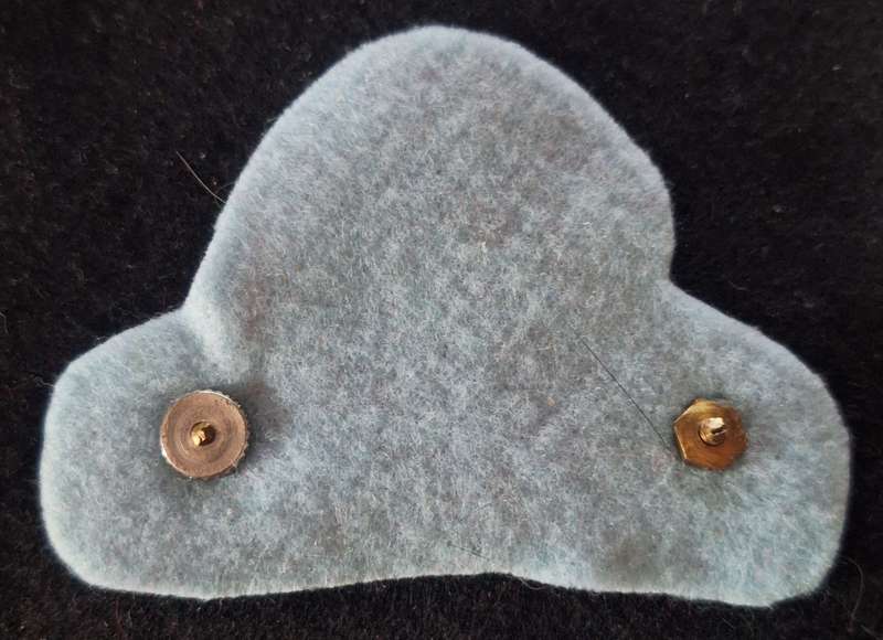 SADF GILDING ARTILLERY CAP BADGE - SHORTENED SCREWS
