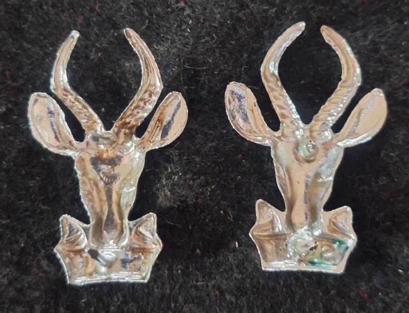 SADF - INFANTRY COLLAR BADGES PAIR - PINS INTACT
