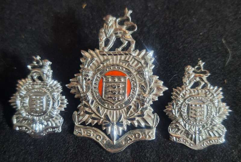 SADF -- ADK / ASC CAP AND COLLAR BADGES SET.
