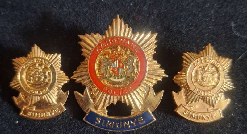KANGWANE POLICE CAP AND COLLAR BADGE SET - PINS / SCREWS INTACT