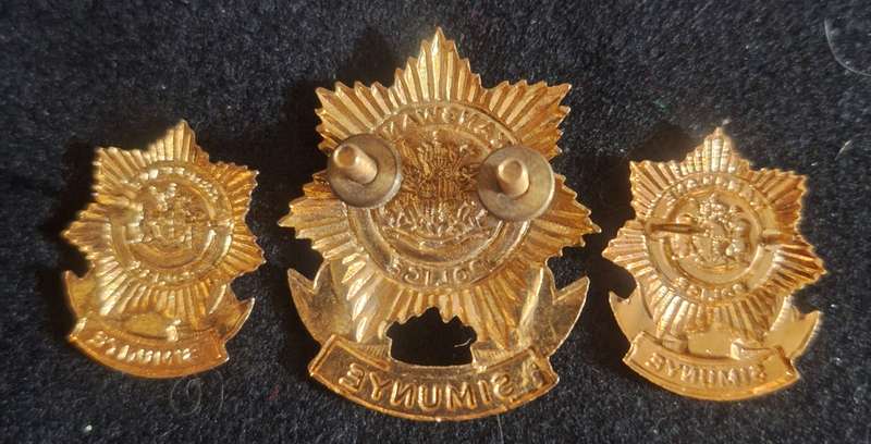 KANGWANE POLICE CAP AND COLLAR BADGE SET - PINS / SCREWS INTACT