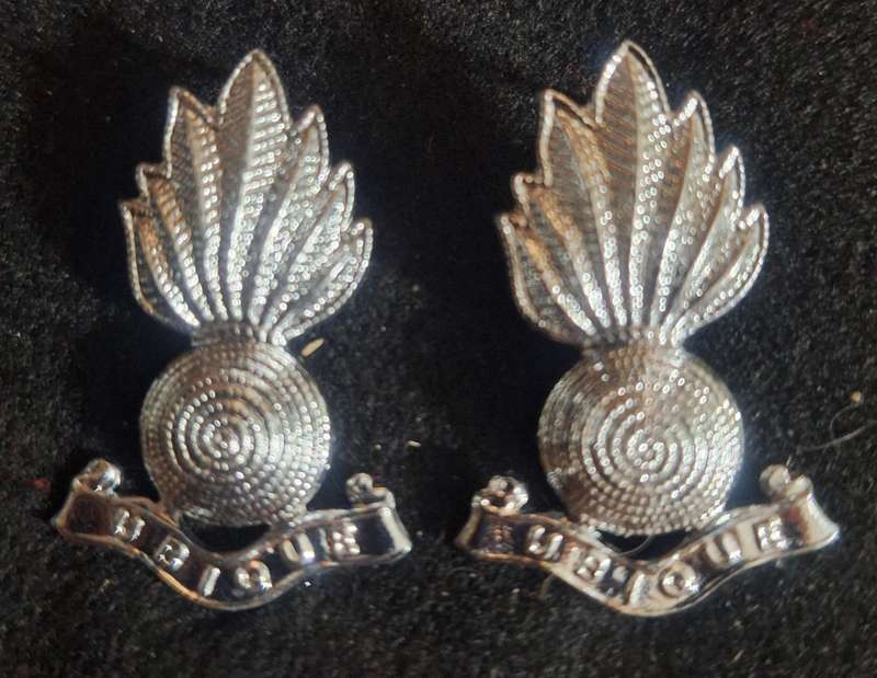 SADF ARTILLERY COLLAR BADGES - PINS INTACT