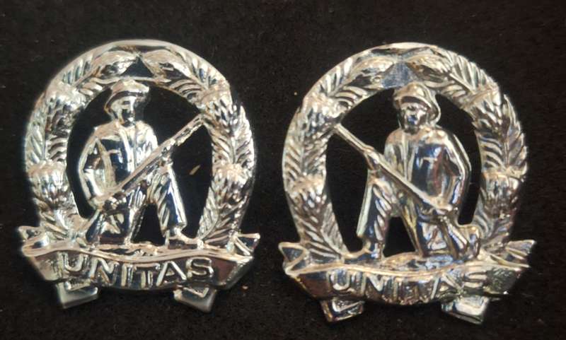 SADF COMMANDO (UNITAS) COLLAR BADGE PAIR - PINS INTACT (crome)