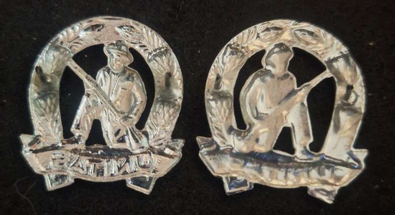 SADF COMMANDO (UNITAS) COLLAR BADGE PAIR - PINS INTACT (crome)