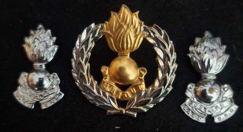 SADF - ENGINEERS CAP / COLLAR BADGES SET - SCREWS & PINS INTACT