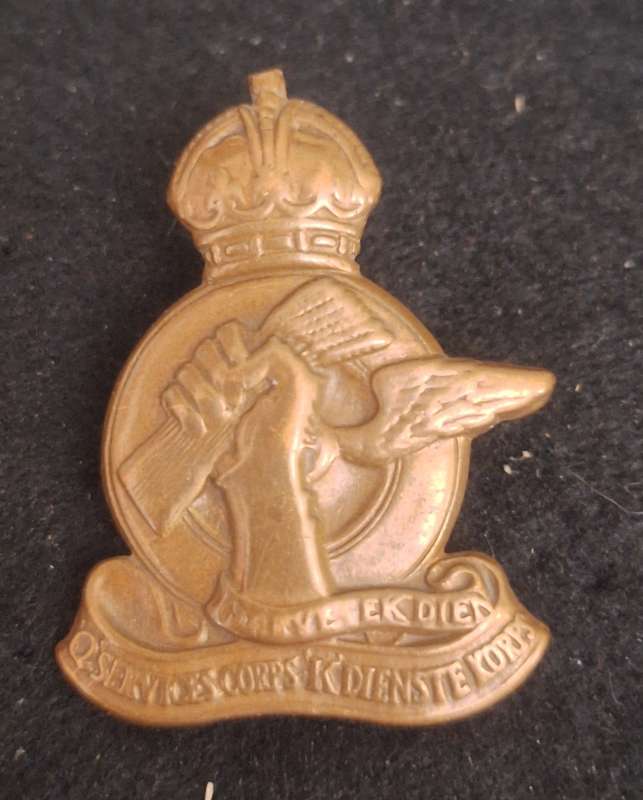 WW2 - Q SERVICES CAP BADGE - LUGS INTACT