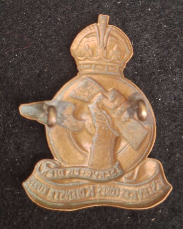 WW2 - Q SERVICES CAP BADGE - LUGS INTACT