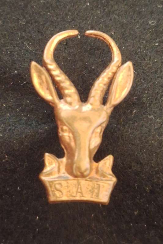 SADF- GILDING INFANTRY BERET BADGE - SCREWS INTACT