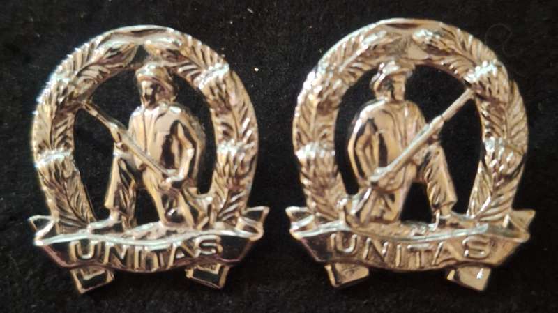 SADF - COMMANDO (UNITAS) COLLAR BADGES - PINS INTACT