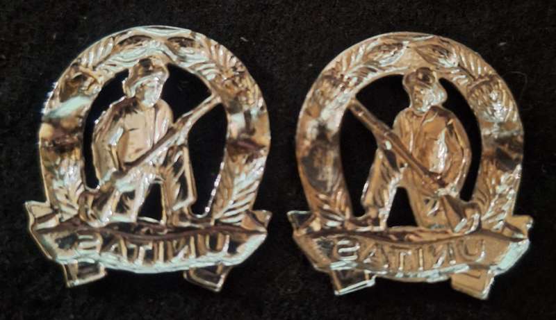 SADF - COMMANDO (UNITAS) COLLAR BADGES - PINS INTACT