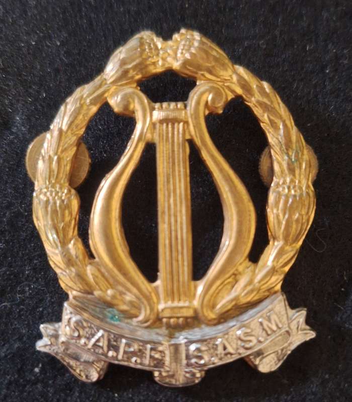 SADF PERMANENT FORCE BAND CAP BADGE  - SCREWS INTACT (SHORTENED)