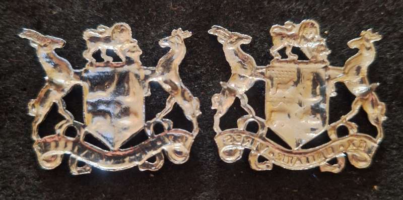 SADF - ARMY WO2 RANK BADGE PAIR - PINS INTACT