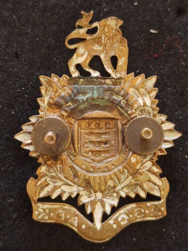 SADF -- GILDING ASC / ADK CAP  BADGE -  SCREWS INTACT