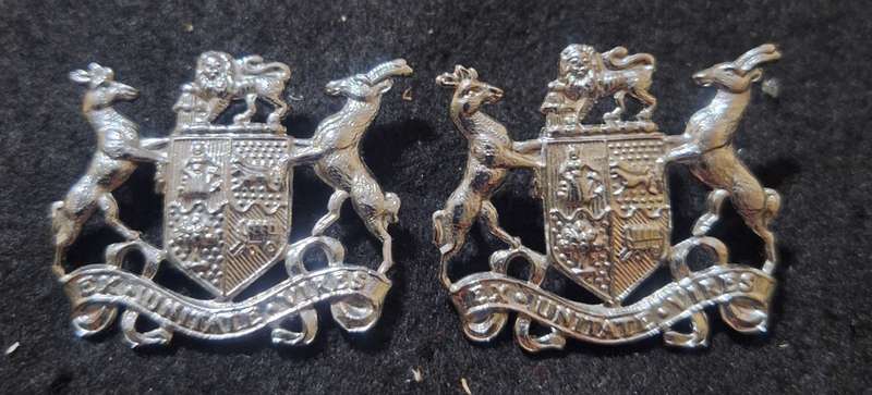 SADF - ARMY WO2 RANK BADGE PAIR - PINS INTACT