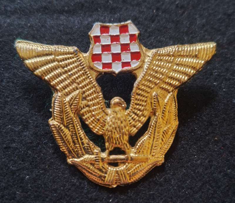 CROATIA ARMED FORCES CAP BADGE - CAST TYPE - SCREW INTACT
