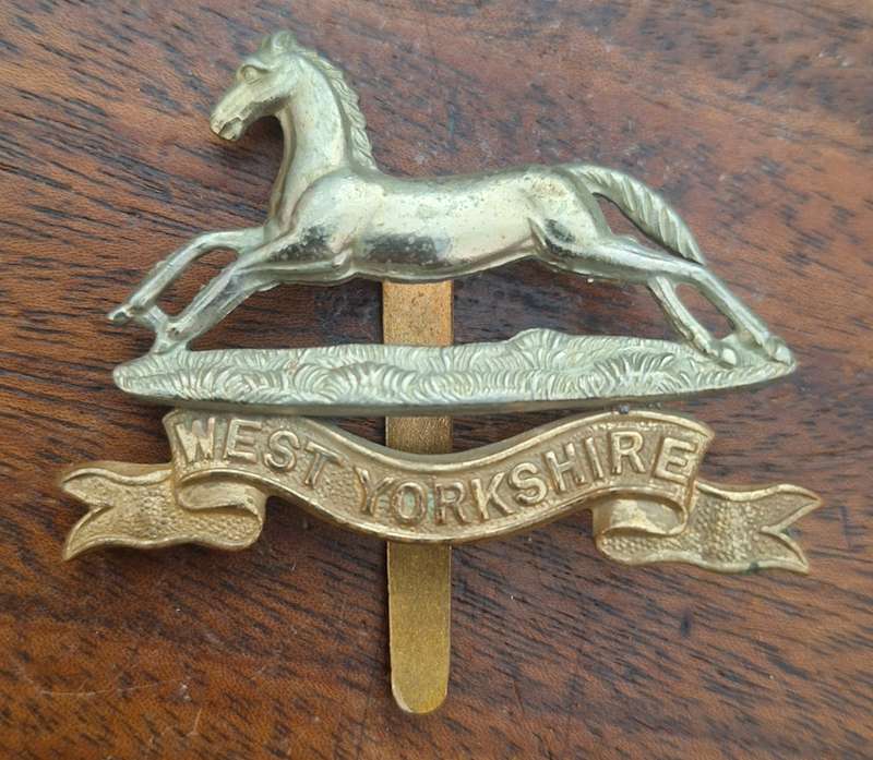 UK - WEST YORKSHIRE REGIMENT CAP BADGE -  SLIDER INTACT
