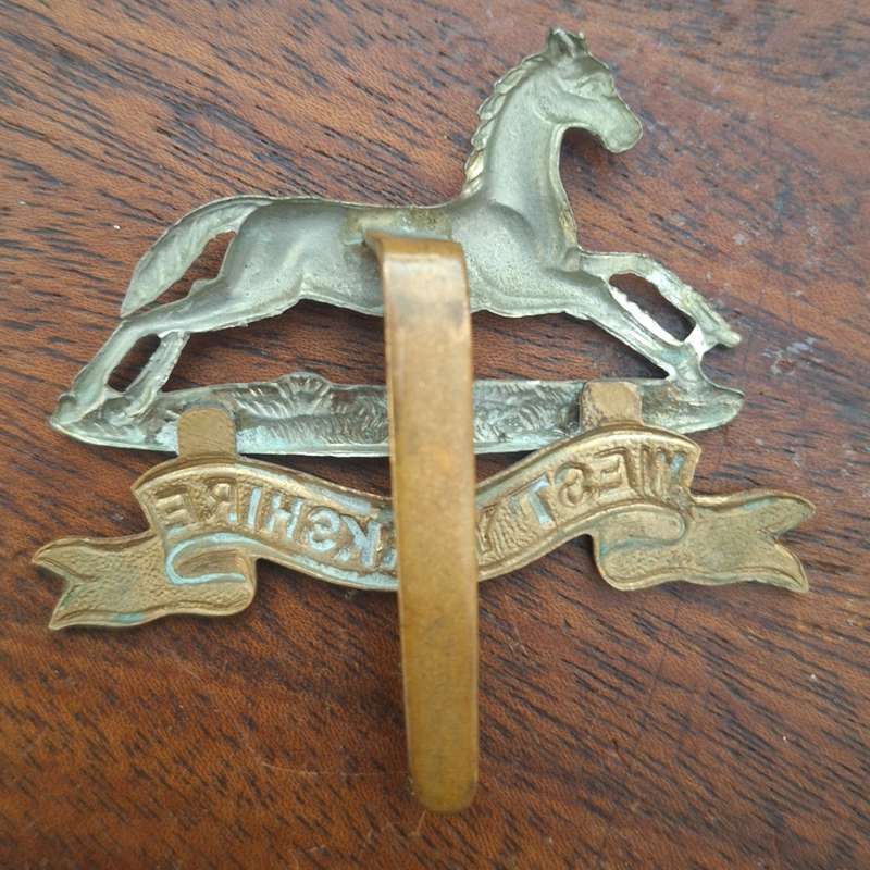 UK - WEST YORKSHIRE REGIMENT CAP BADGE -  SLIDER INTACT