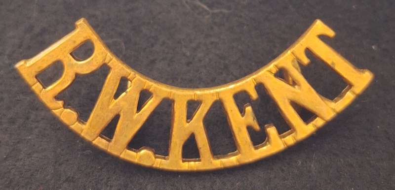 UK - ROYAL WEST KENT REGIMENT SHOULDER TITLE - D LUGS INTACT