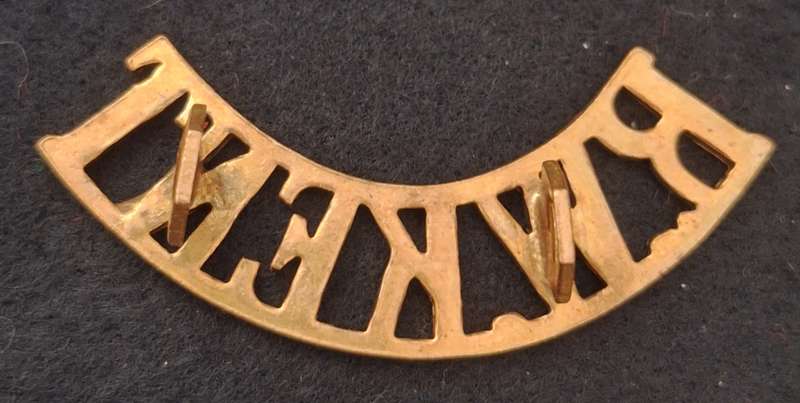 UK - ROYAL WEST KENT REGIMENT SHOULDER TITLE - D LUGS INTACT