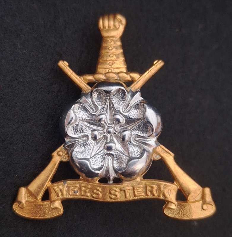 SADF - REGIMENT EAST RAND CAP BADGE  - SCREWS INTACT