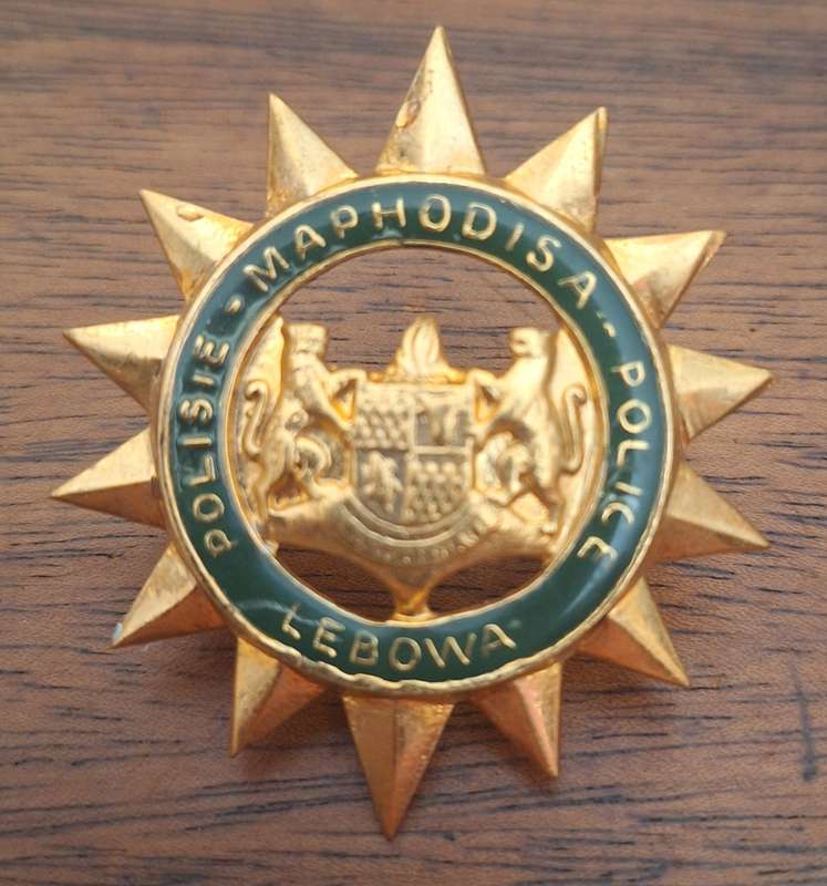 EX HOMELAND - LEBOWA POLICE OFFICERS CAP BADGE - SCREWS INTACT