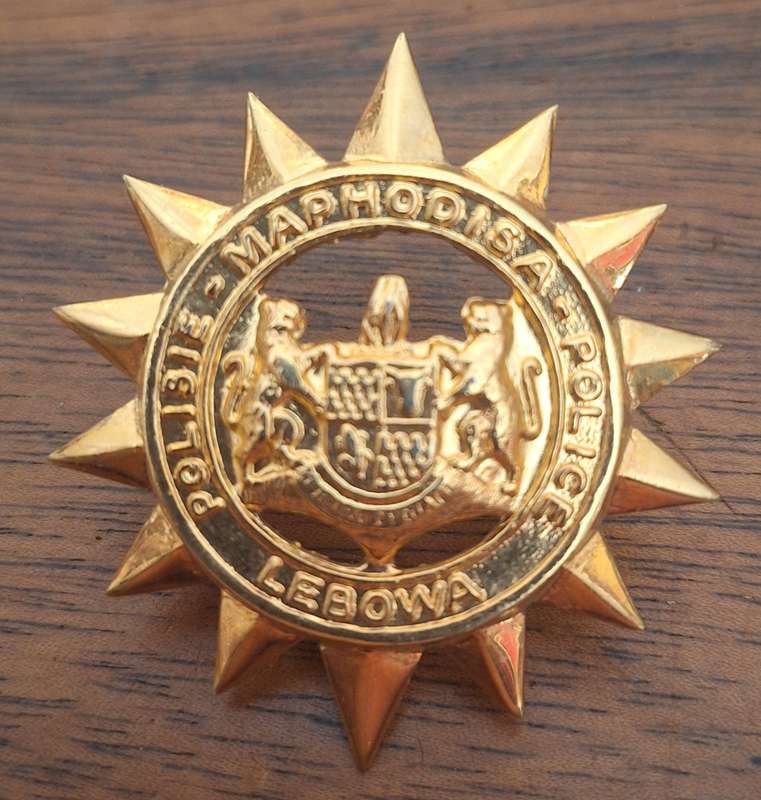 EX HOMELAND - LEBOWA POLICE GILDING CAP BADGE - SCREWS INTACT