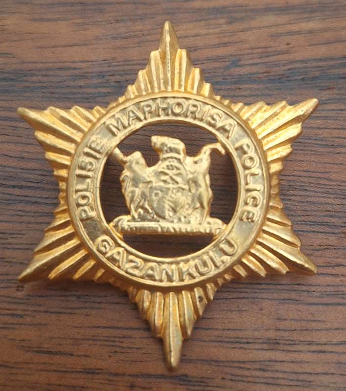 EX HOMELAND - GAZANKULU POLICE CAP BADGE - SCREWS INTACT