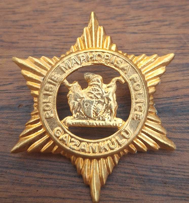 EX HOMELAND - GAZANKULU POLICE CAP BADGE - SCREWS INTACT