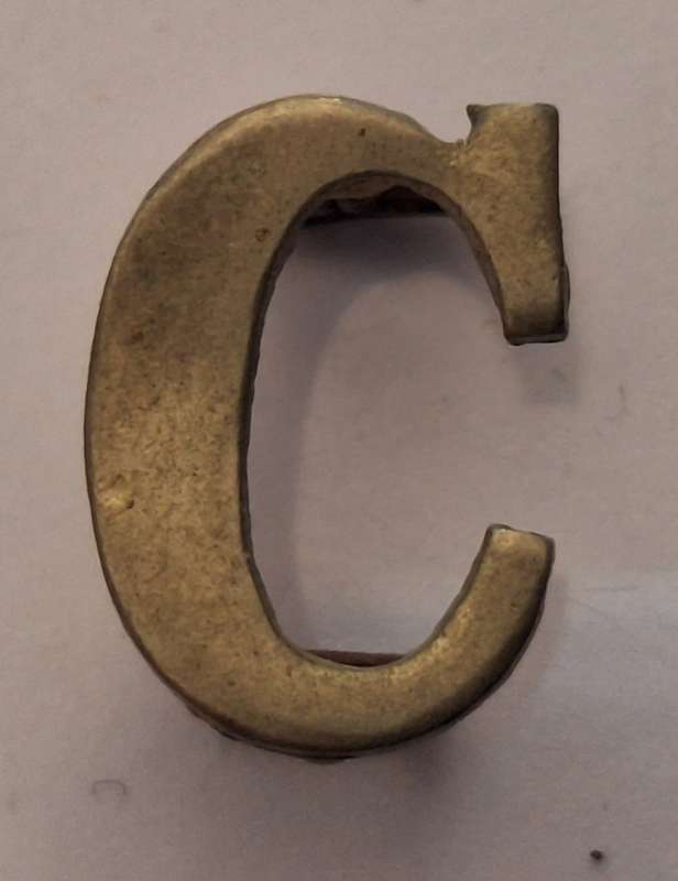 C WHITE METAL SHOULDER TITLE LETTER - LUGS INTACT