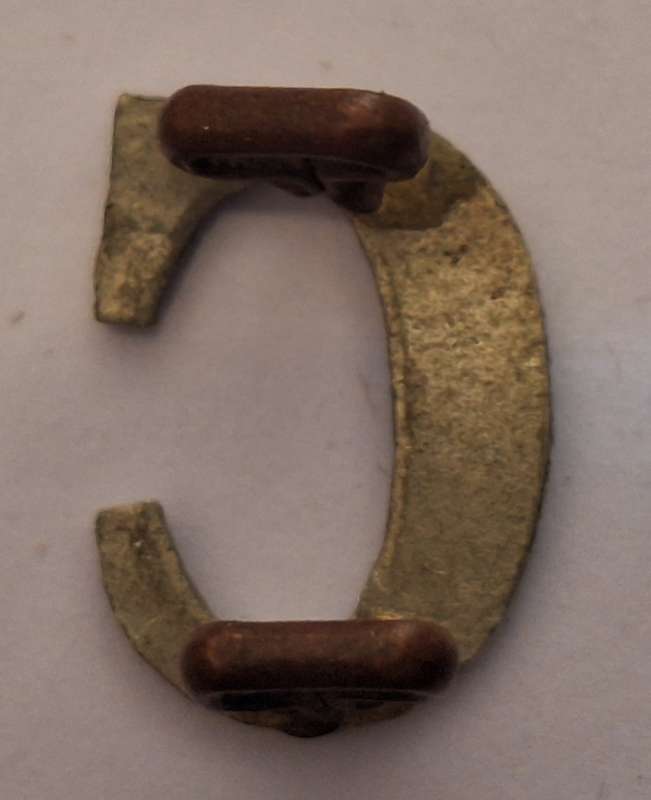C WHITE METAL SHOULDER TITLE LETTER - LUGS INTACT