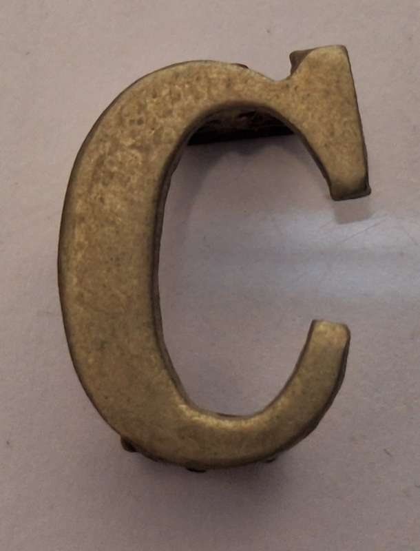 C WHITE METAL SHOULDER TITLE LETTER - LUGS INTACT