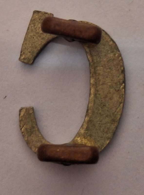 C WHITE METAL SHOULDER TITLE LETTER - LUGS INTACT