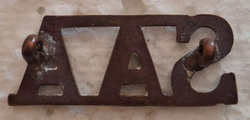 SINGLE SAA BRASS SHOULDER TITLE - LUGS INTACT