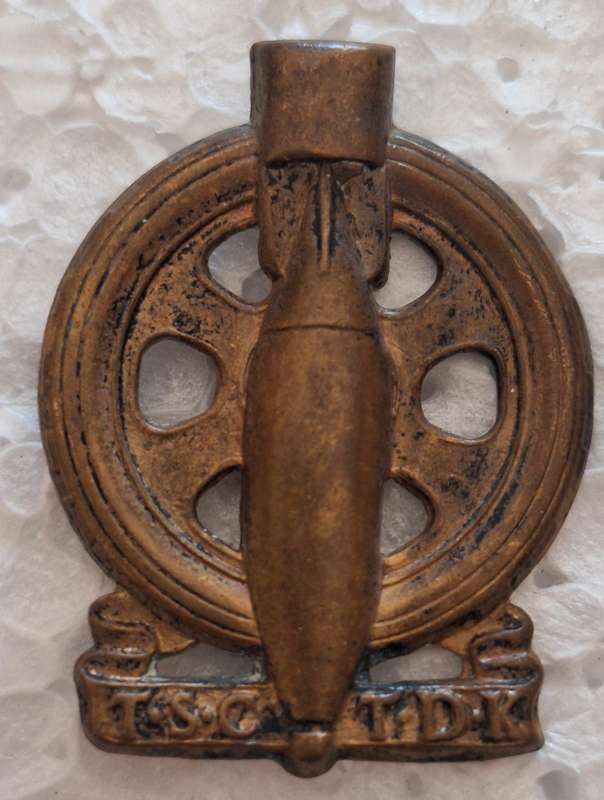 WW2 ERA TDK/TSC ORDNANCE SERVICE CAP BADGE - LUGS INTACT