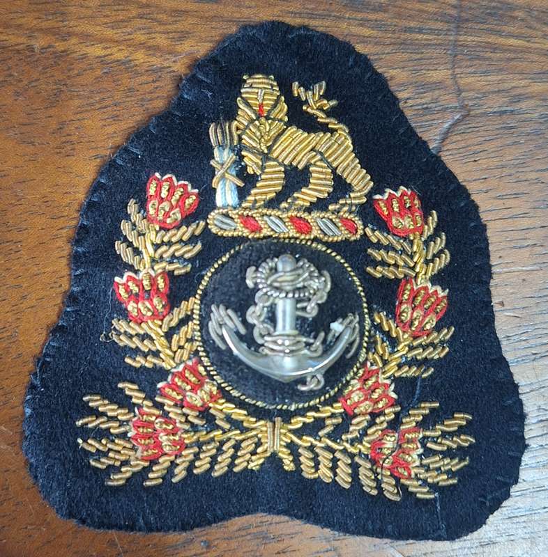 SA NAVY (PRE 1994) WARRANT OFFICER CAP BADGE - BULLION WIRE