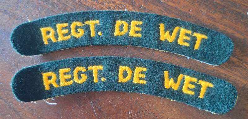 SADF REGT. DE WET CLOTH SHOULDER TITLE PAIR