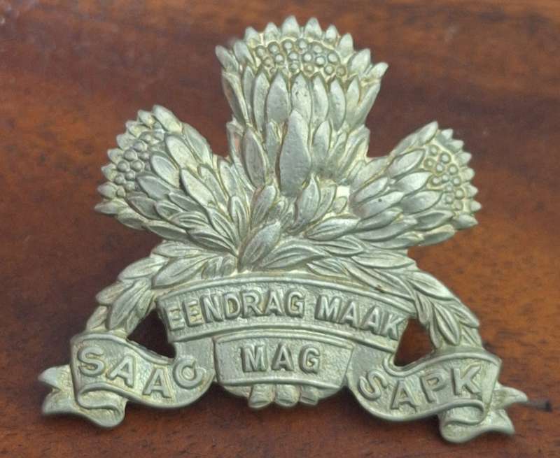 SADF ARMOUR CORPS SAAC / SAPK (w/m) CAP BADGE - SCREWS INTACT