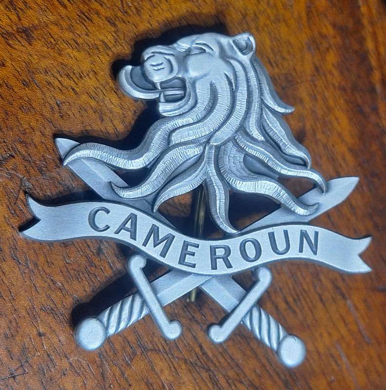 CAMEROON - ARMY CAP BADGE
