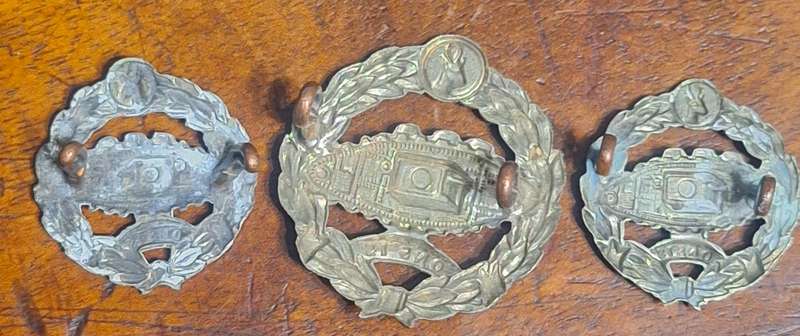 WW2 ERA SA ARMOUR CAP & COLLAR BADGE SET
