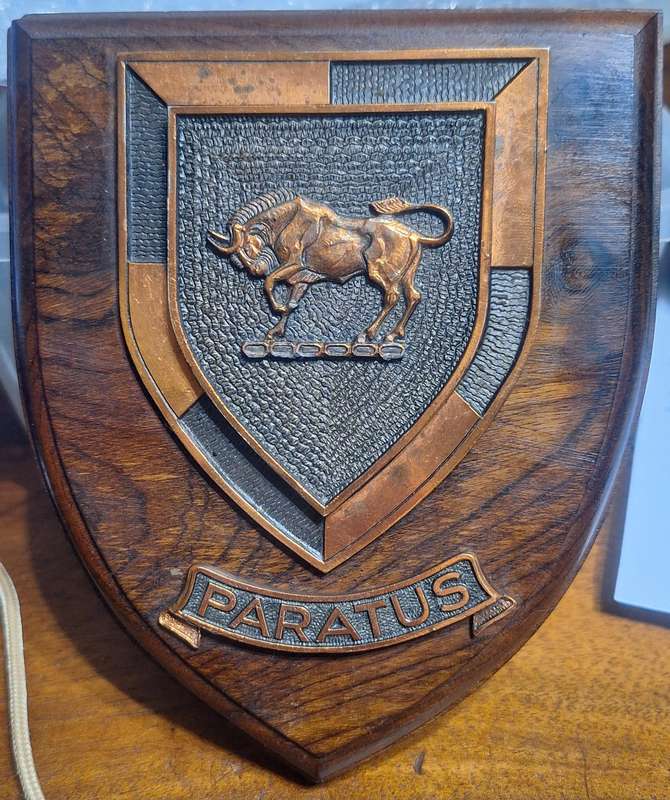 SADF - STAFF COLLEGE PLAQUE (METAL ON WOOD)
