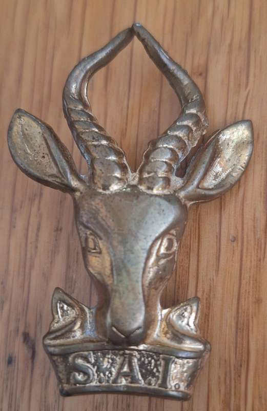 SADF - GILDING INFANTRY CAP BADGE (LARGE TYPE) - SCREWS INTACT