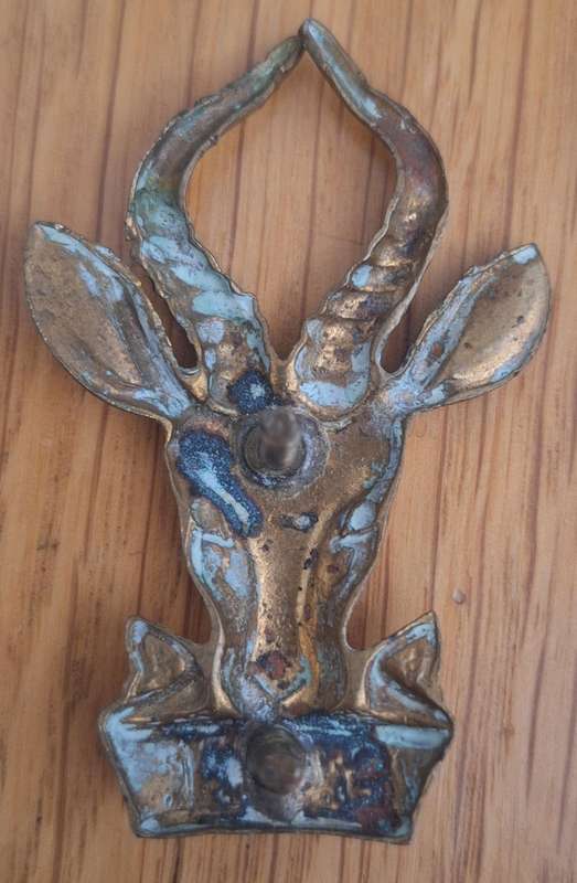 SADF - GILDING INFANTRY CAP BADGE (LARGE TYPE) - SCREWS INTACT